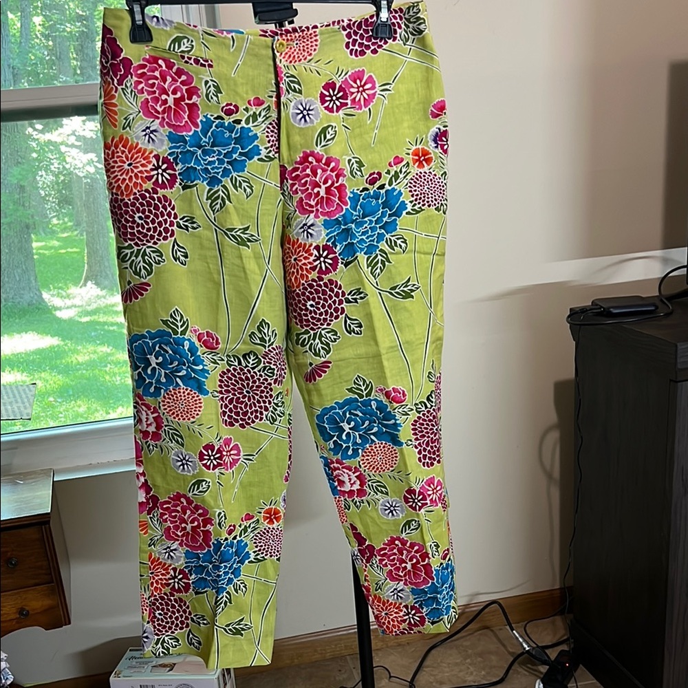 Lime Green Floral Cropped Pants with Vibrant Bloom Print
